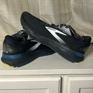 Brooks Ghost 16